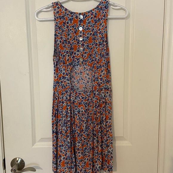 Cute floral mini dress! - Picture 3 of 3